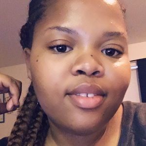 Meet your Posher, Nia